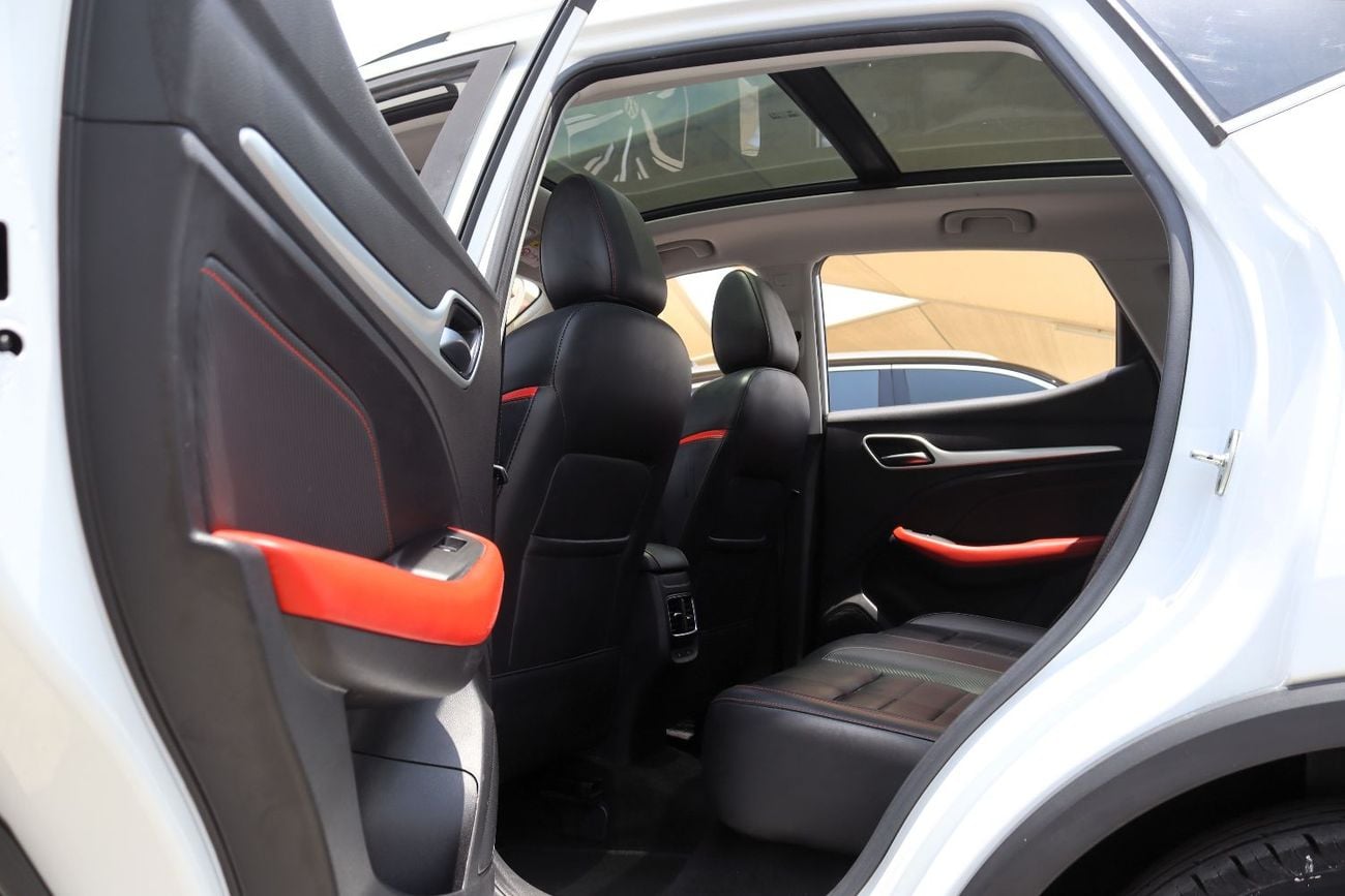 MG ZS LUX