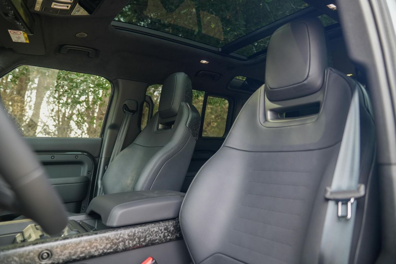 Land Rover Defender 2025 Land Rover Defender 110 P635 Octa Edition One (Gray)