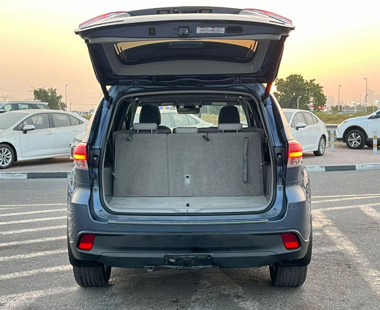 تويوتا هايلاندر 2019 Toyota Highlander Hybrid XLE Full Option -3.5L V6-AWD 4x4 - Sunroof-Leather seat-Rear Camera -