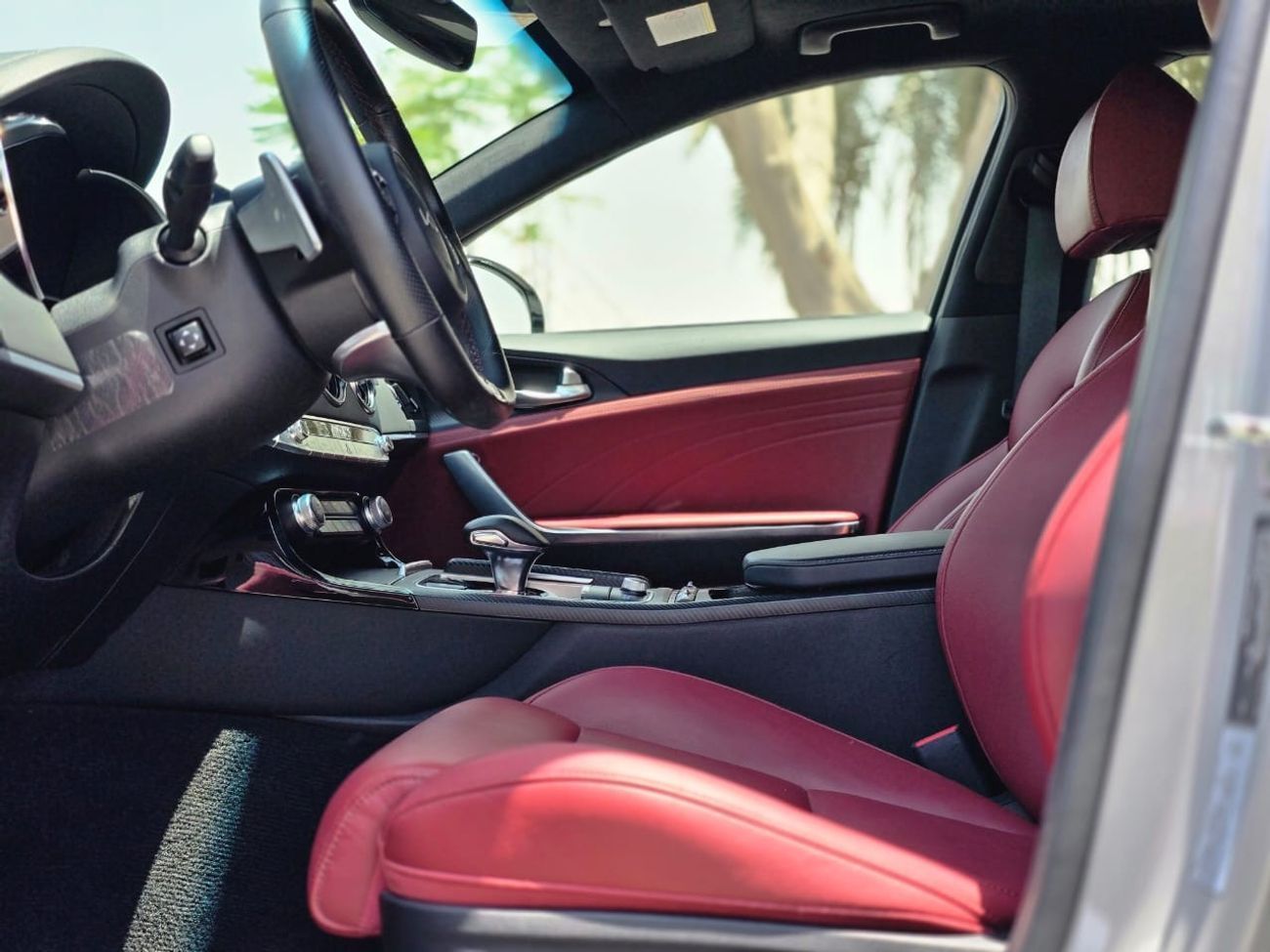 كيا ستينجر Std 2.0L Sportback V4 fully loaded GCC UNDER WARRANTY AND SERVICE CONTACT