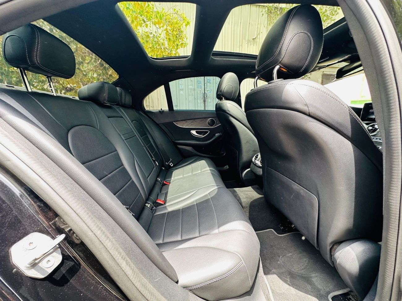 Mercedes-Benz C 300 Luxury AED 1040 PM | Mercedes C300 AMG 2018 | No Accident History | Well Maintained