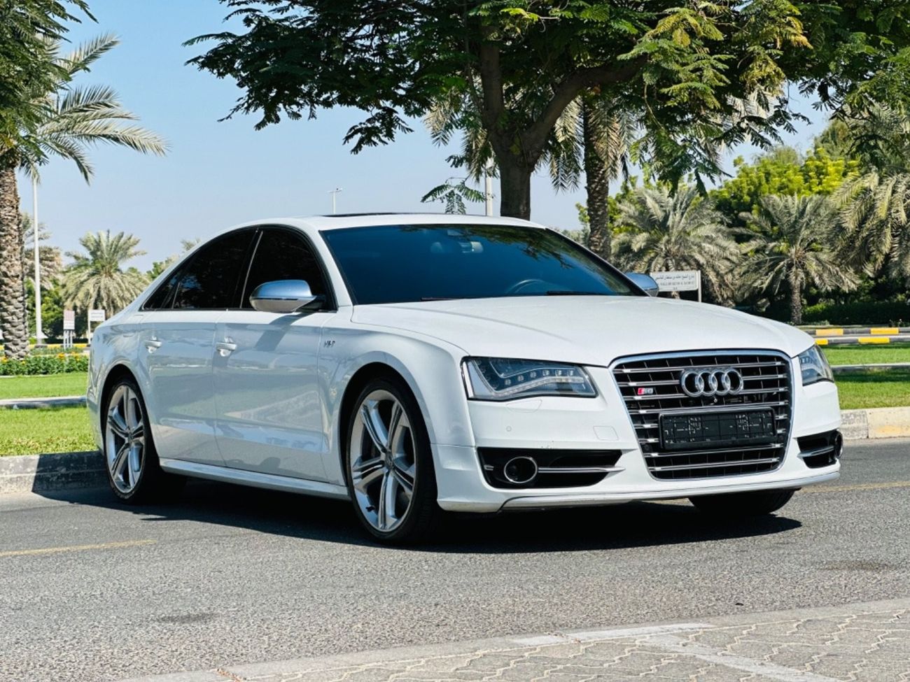 Audi S8 TFSI quattro S-Line 4.2L AUDI S8 MODEL 2014 QUATTRO S LINE FULL OPTION