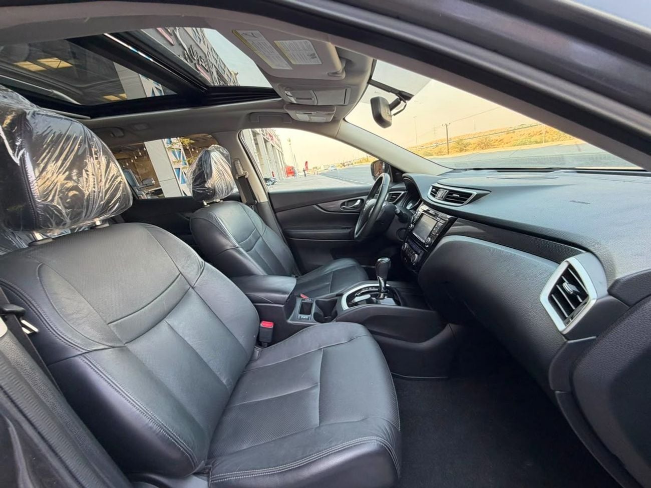 نيسان روج SV (NON GCC) SL / V4 2.5L / PANORAMIC SUNROOF /360 CAMERA / BIG SCREEN / 4X4 / RIMS / IN PERFECT CON