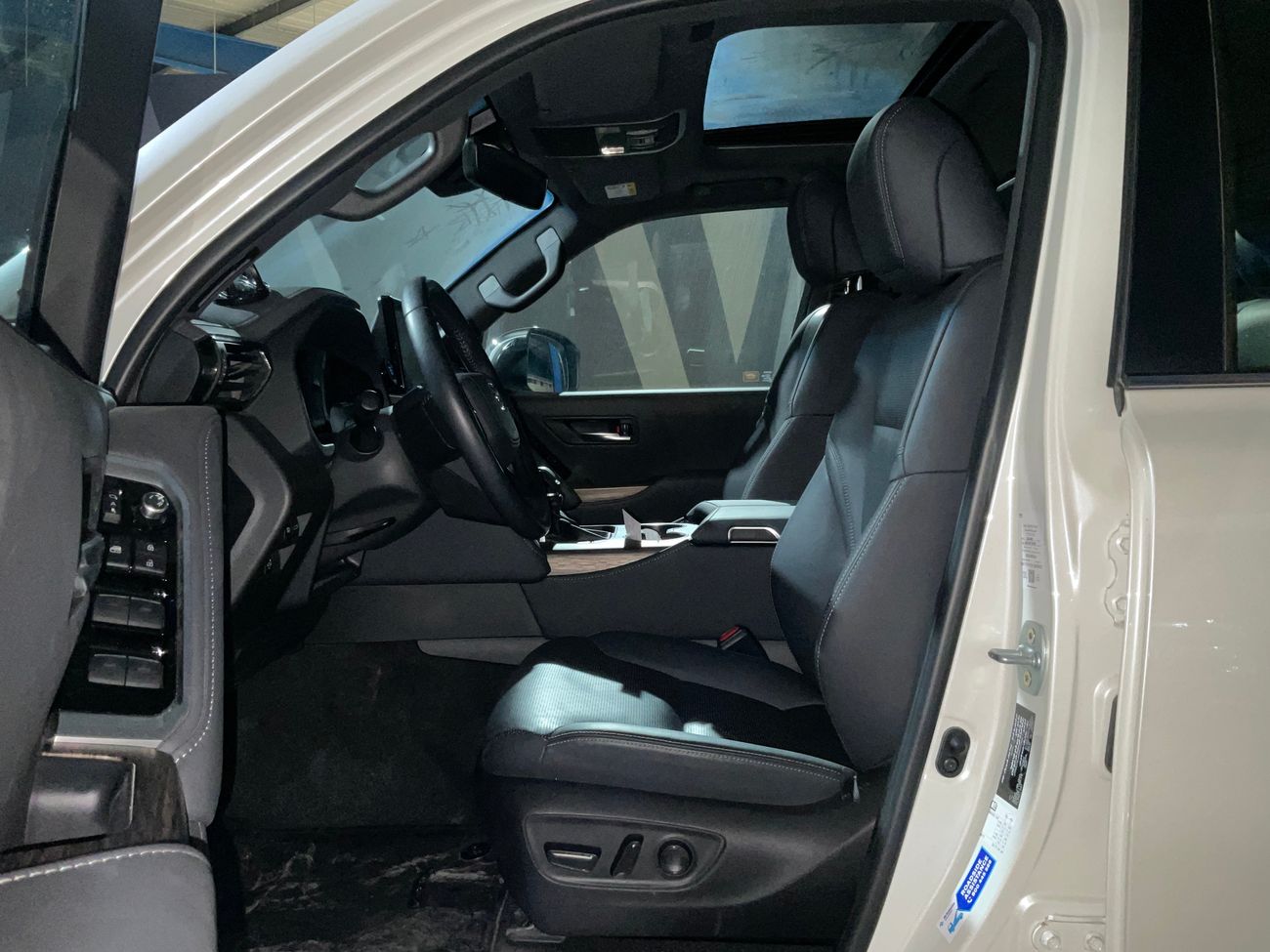 تويوتا لاند كروزر VXR | شامل الضمان | 0 ﺪﻔﻋﺓ ﺃﻮﻟﻯ