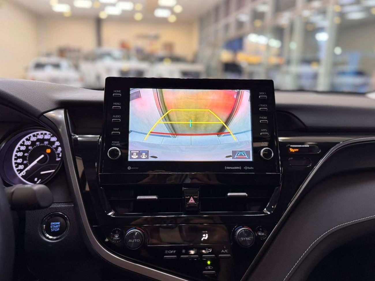 Toyota Camry SE 2.5L (181 HP)