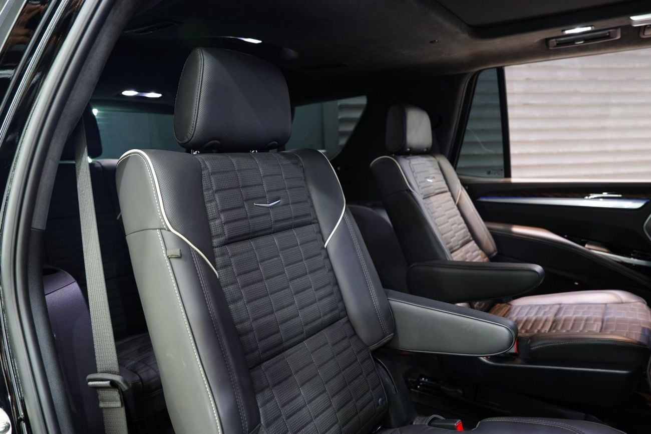 كاديلاك إسكالاد 2025 Cadillac Escalade Sport Platinum,Rear Screen,Night Vision,Power Side Steps, Dealer Warr + Serv