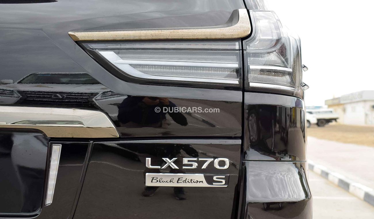Lexus LX 570 Black Edition S
