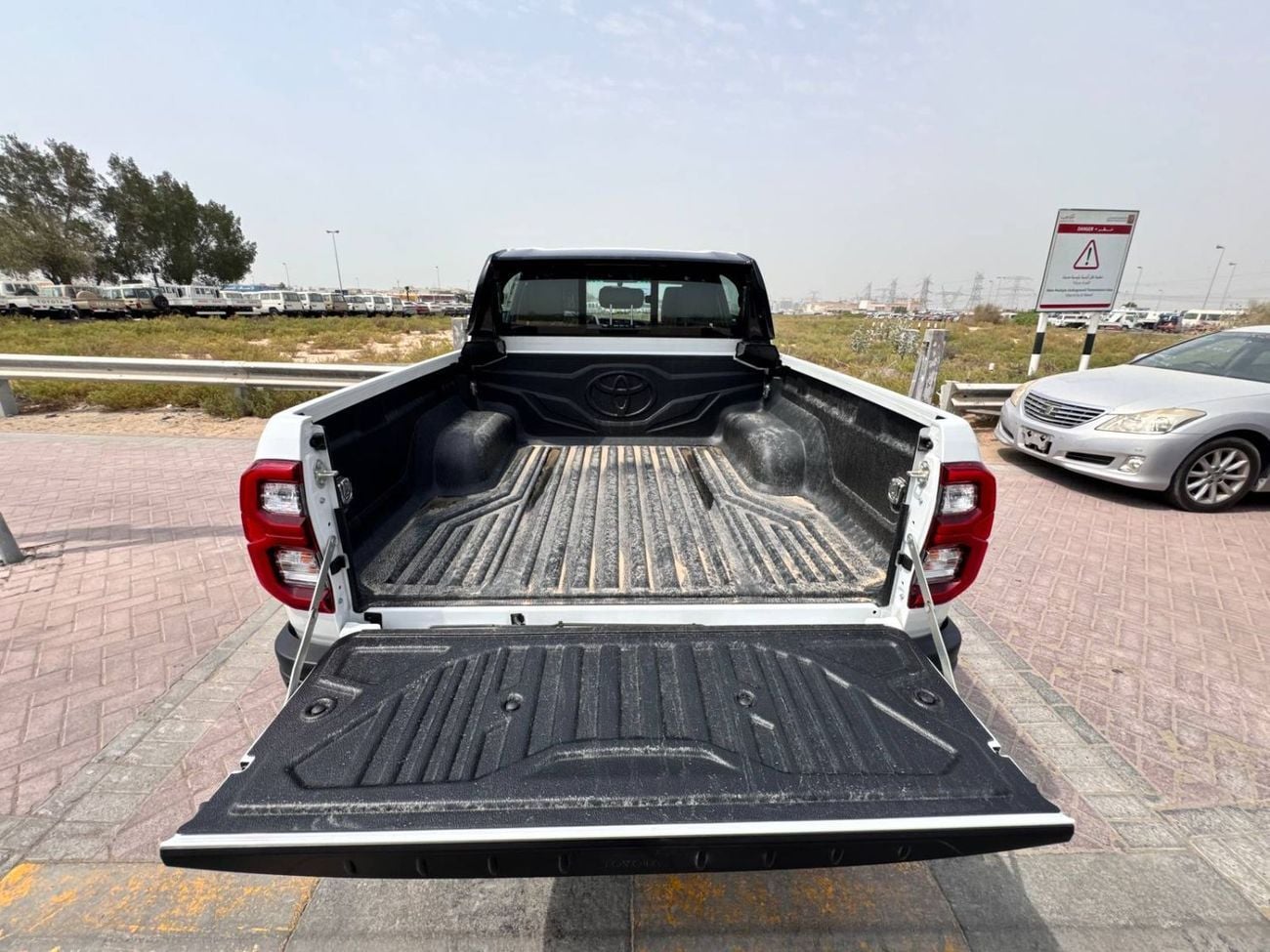 Toyota Hilux 2026 TOYOTA HILUX DCAB PUP 4X4 4.0L PETROL AT GR-S RR STEP RED FLAP GCC BRAND NEW 0KM FOR EXPORT ONL
