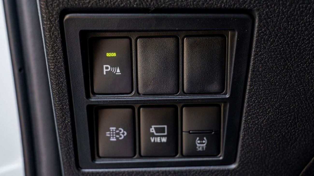 تويوتا هيلوكس DC ADVENTURE 2.8D AT 4X4 MY2024 - WHITE