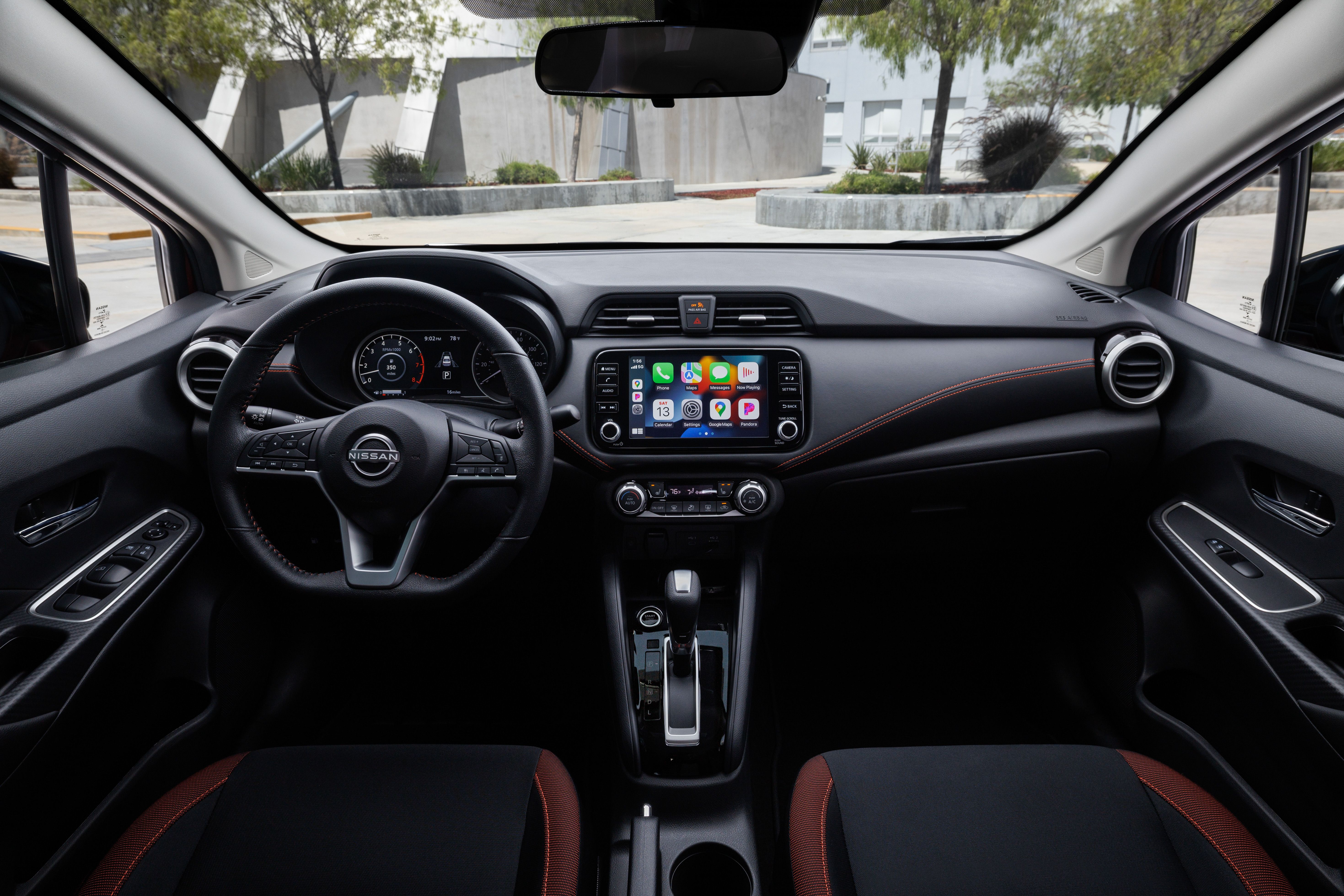 نيسان تيدا interior - Cockpit