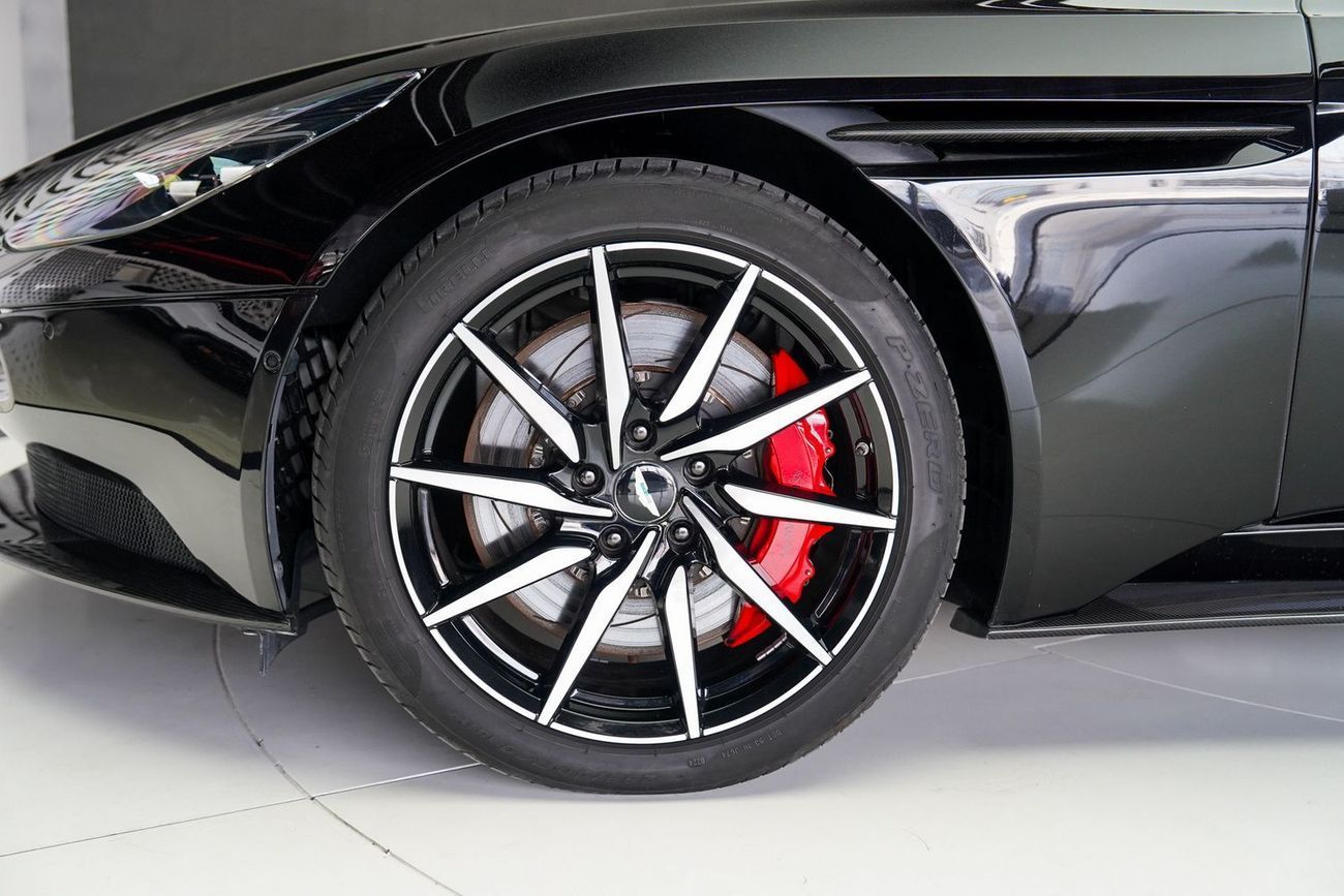 أستون مارتن DB11 Std 4.0L
