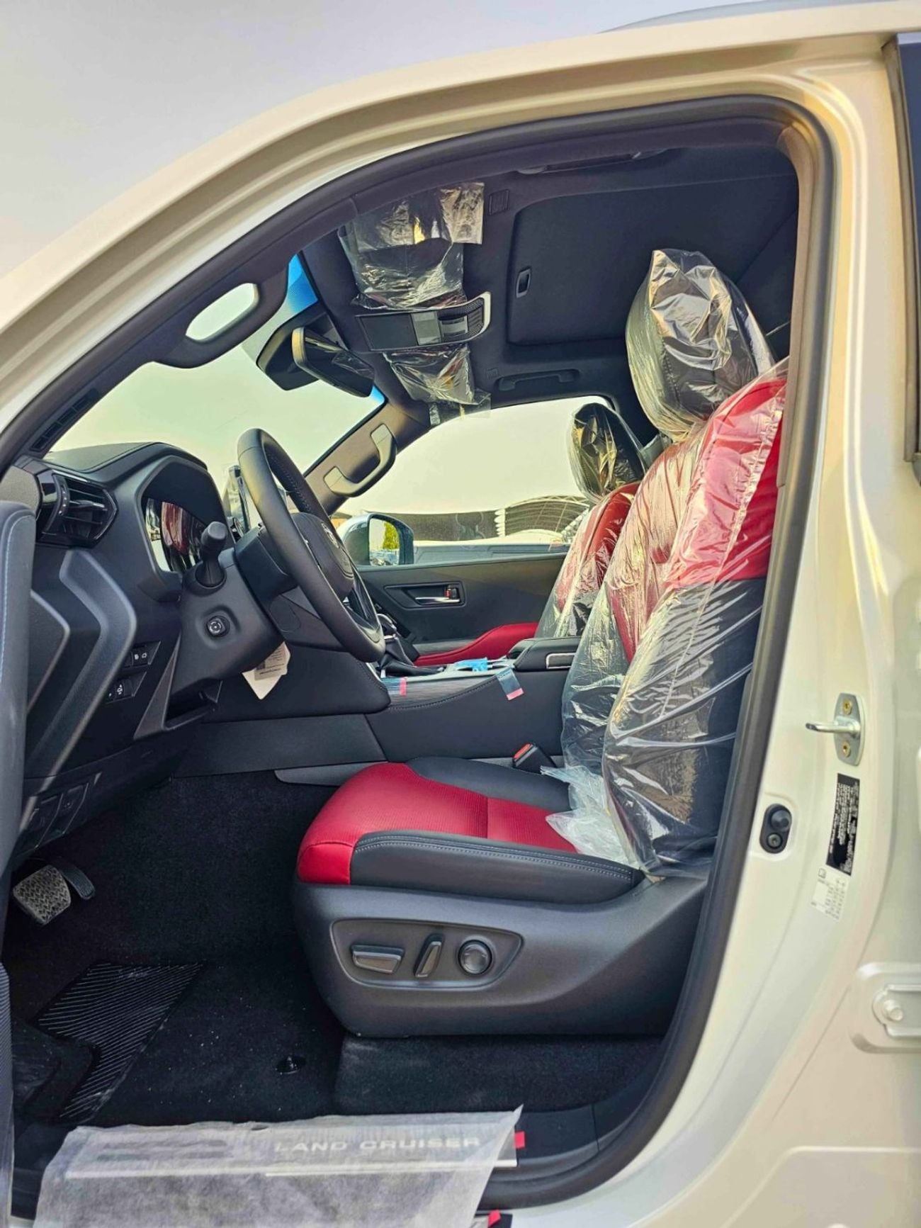 Toyota Land Cruiser VXR TWIN TURBO HYBRID || 3.5L PETROL V6 / RADAR / FULL OPTION (CODE# LC3HVXRH)
