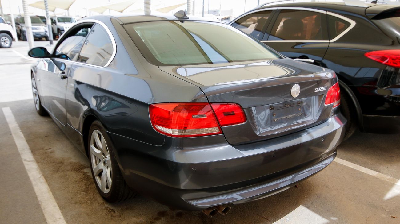 بي أم دبليو 325 i