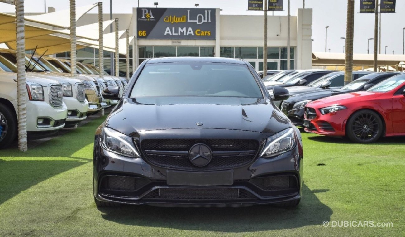 Mercedes-Benz C 63 AMG American space AMG top opition