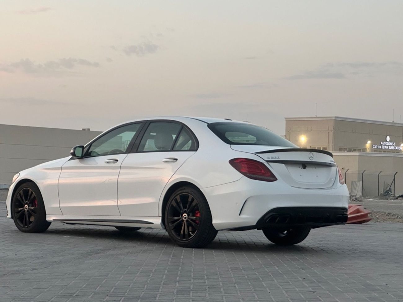 مرسيدس بنز C 300 AMG Pack 2.0L