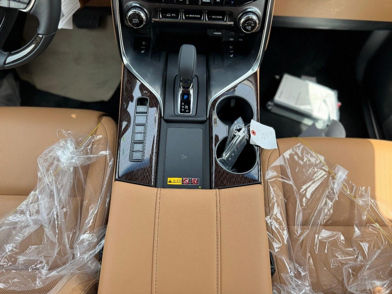 Lexus LX 700h Lexus LX700h 5 seaters 2025 Full with headup display & radar