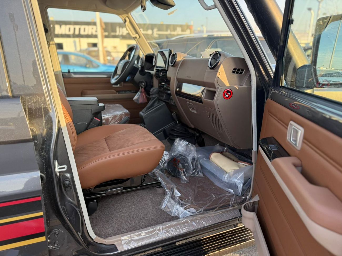 تويوتا لاند كروزر 70 TOYOTA LC76 HARDTOP 2.8L DIESEL TURBO 5 DOORS FULL OPTION 2025 MODEL