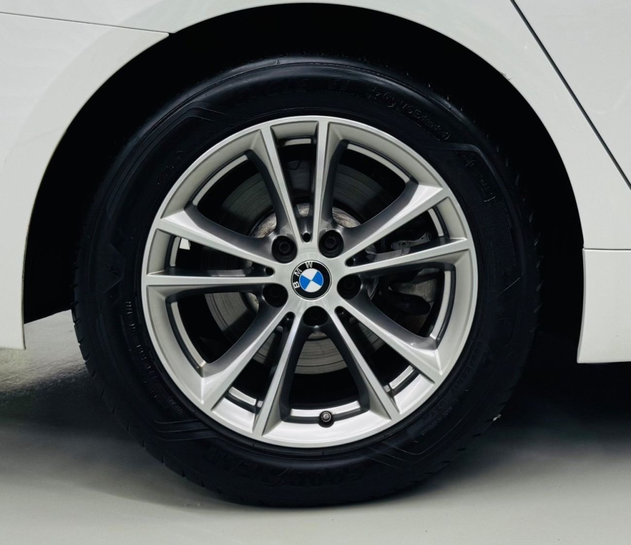 بي أم دبليو 520i Std 2.0L