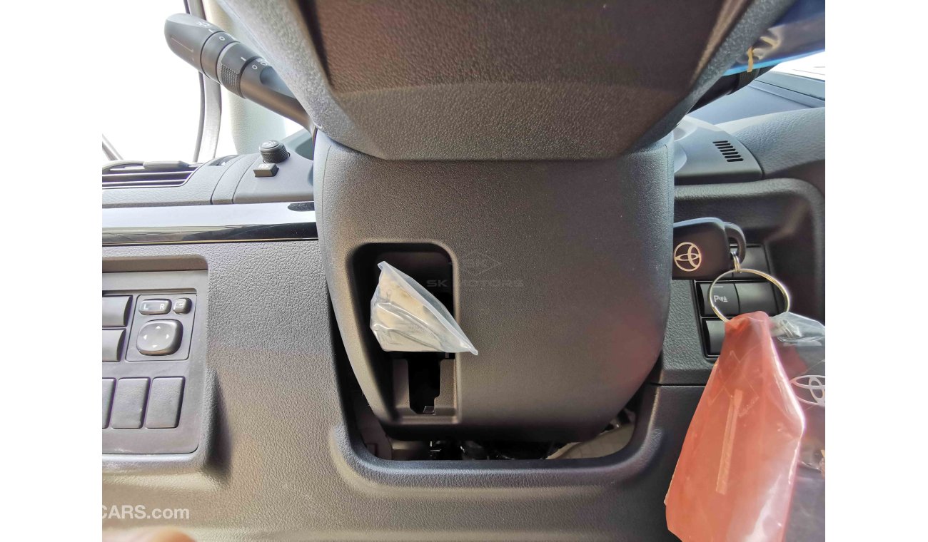 تويوتا برادو 2.7L PETROL VXR, Brown leather interior, Cool box, Sunroof, DVD + Camera, (CODE # TPVXR2021)