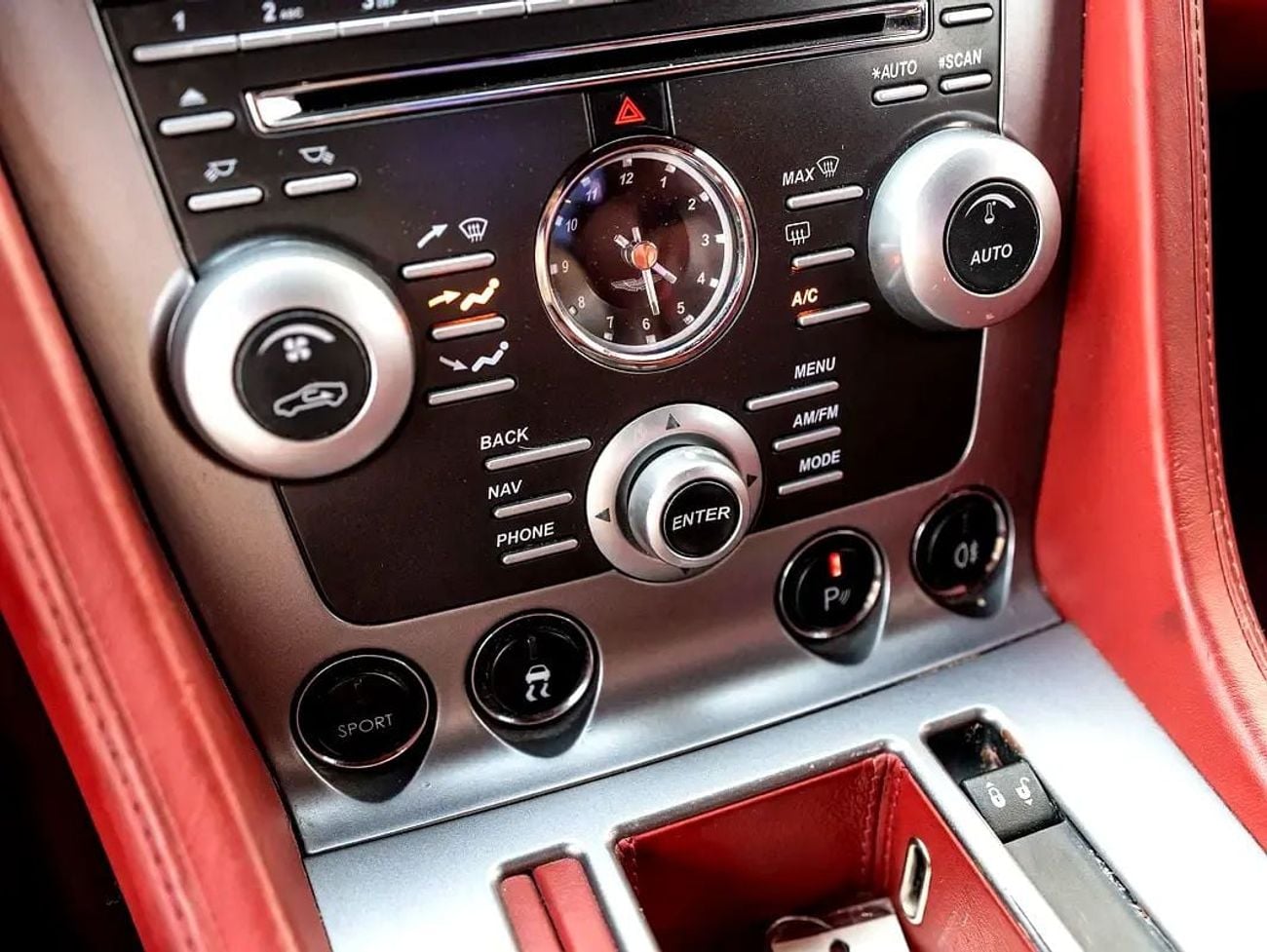 Aston Martin DB9 STD Aston Martin DB9 2010