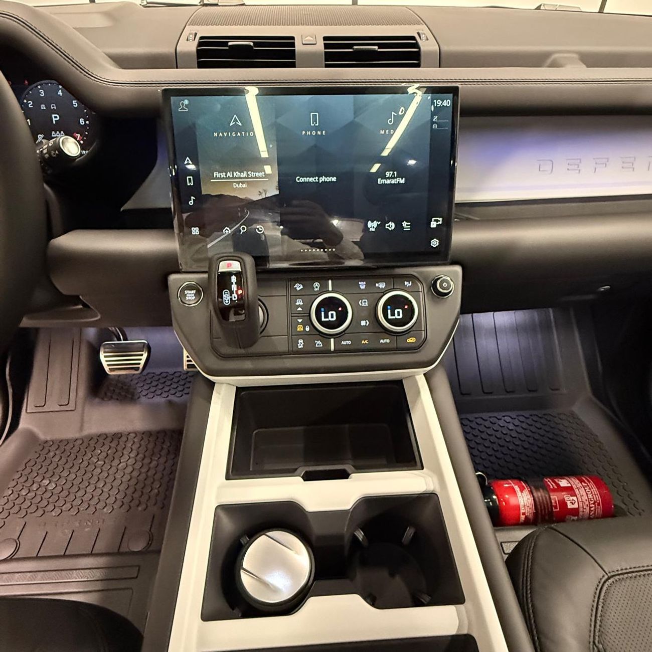 لاند روفر ديفندر 110 P400 X-Dynamic HSE | Brand New | New Color | Al Tayer Warranty & Service Contract