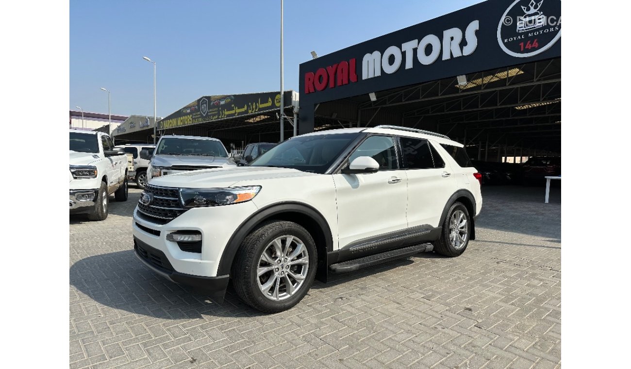 Ford Explorer Ford Explorer is a source from America in good condition that can be installed on the bank road in a