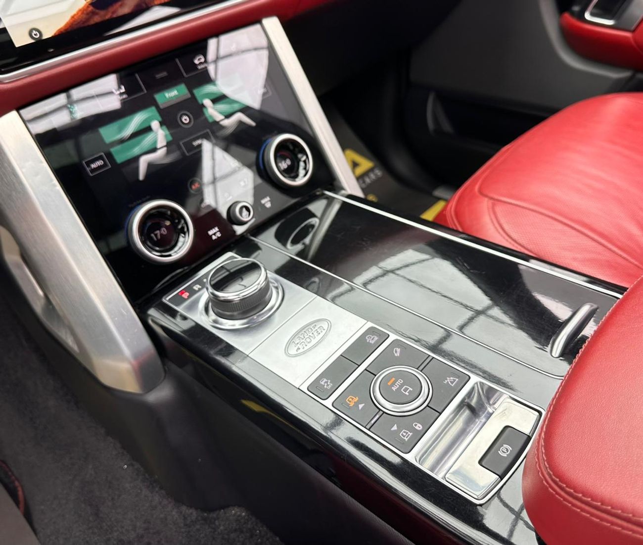 لاند روفر رينج روفر 2020 Range Rover Vogue SE P525, 03/2026 Range Rover Warranty, 07/2028 Range Rover Service Contract R