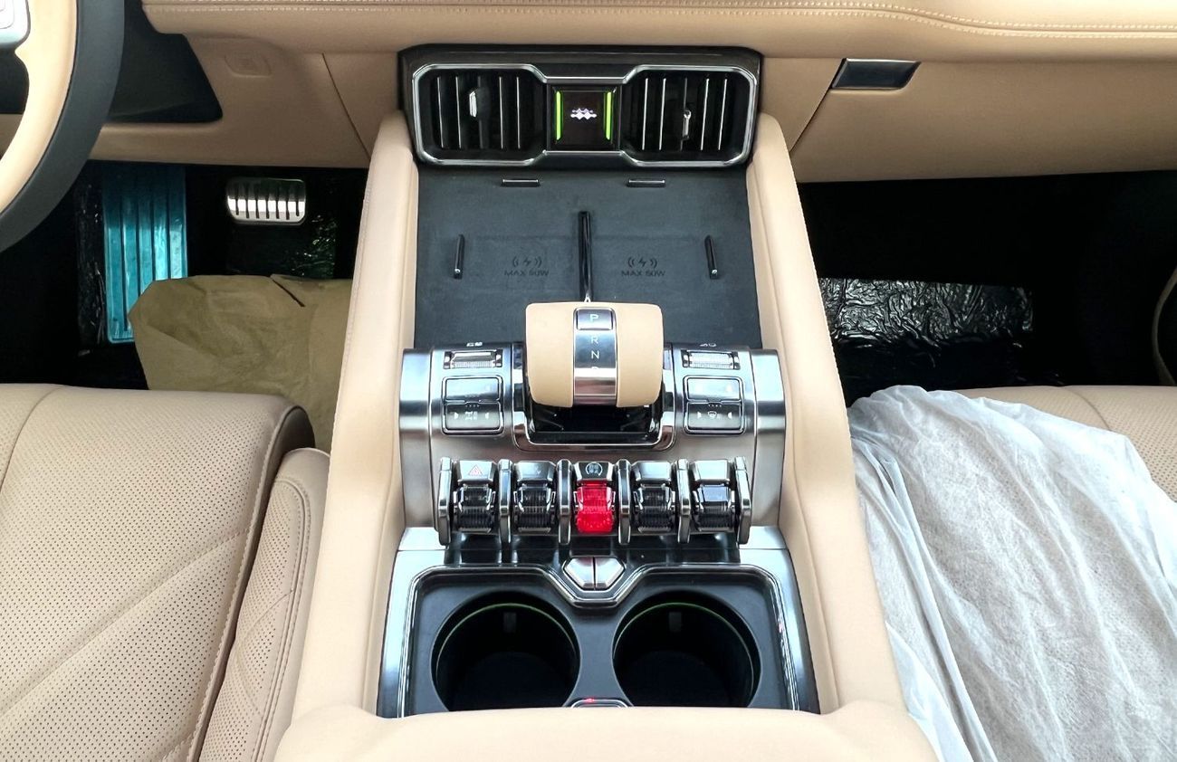 BYD Leopard 8 Smart and Brave Flagship Edition (7 Seats) Flagship Edition 7 Seats With Drone (EXPORT ONLY)