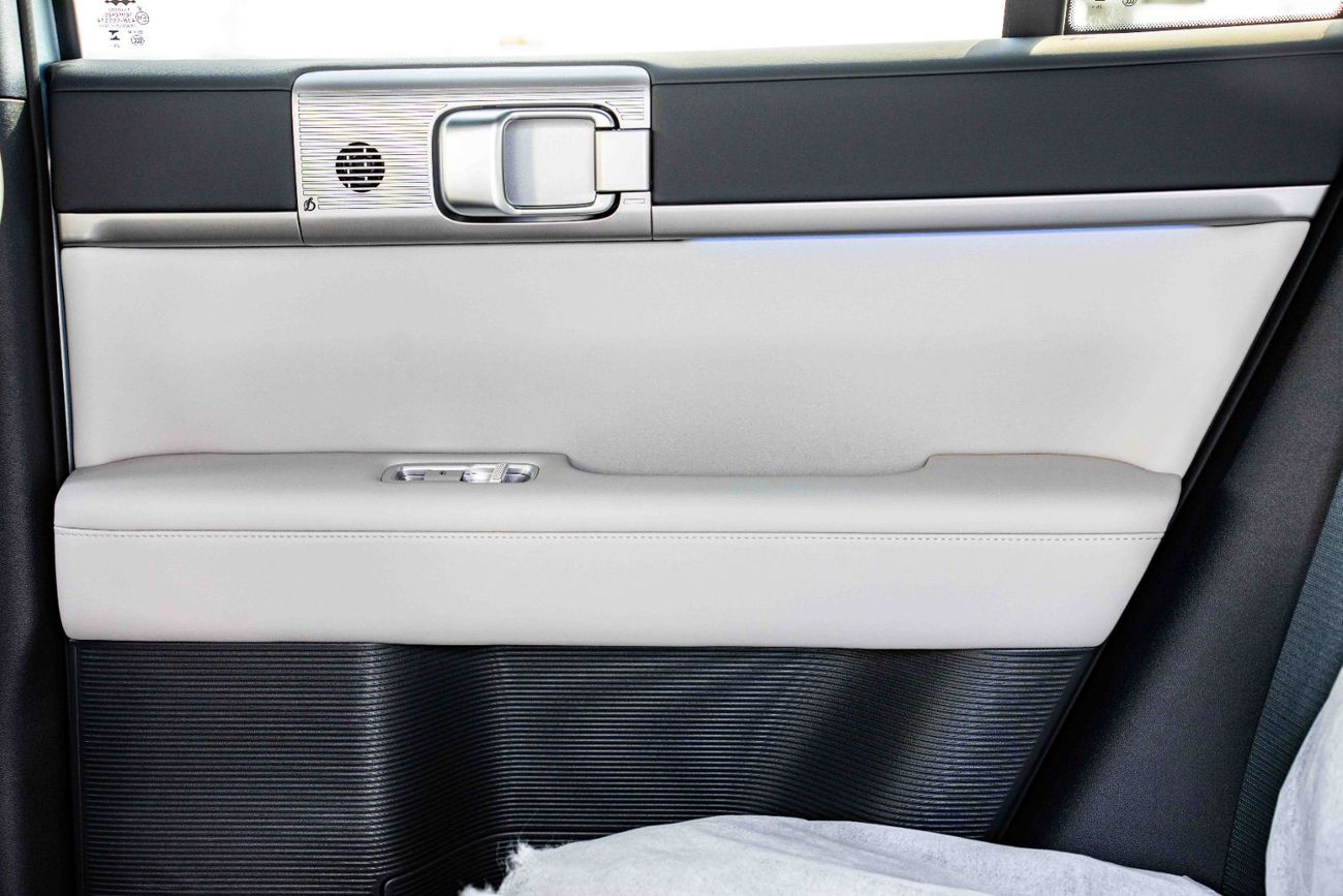 بي واي دي ليوبارد تيتانيوم 7 BYD LEOPARD 7 - Model 2025 - 1.5L turbo hybrid - And electric - Silver color outside - White color i