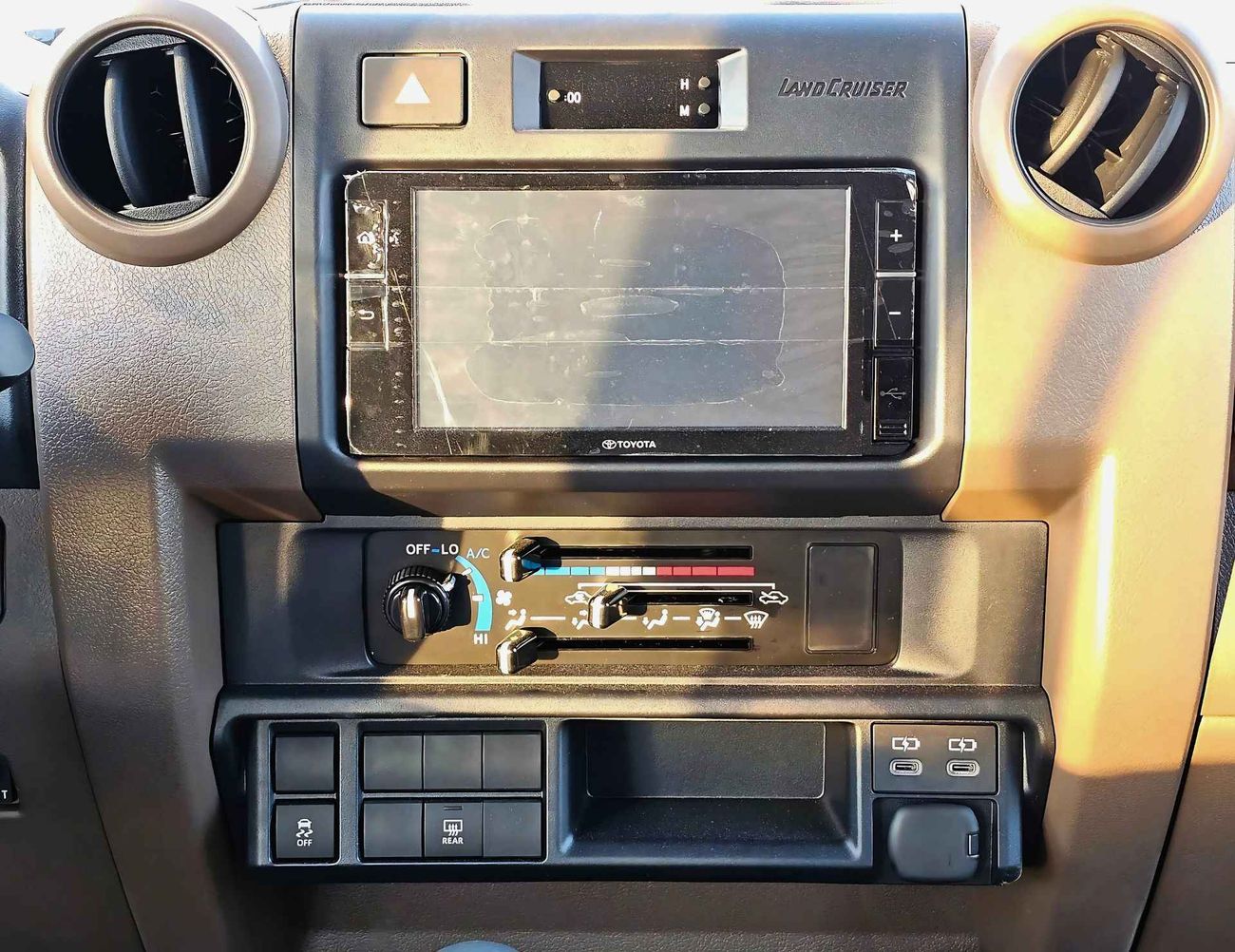 تويوتا لاند كروزر 70 LX LC76 | 4.0L V6 PETROL | M/T | DVD CAMERA | 5 DOOR BASIC | 4WD (CODE # 69034)