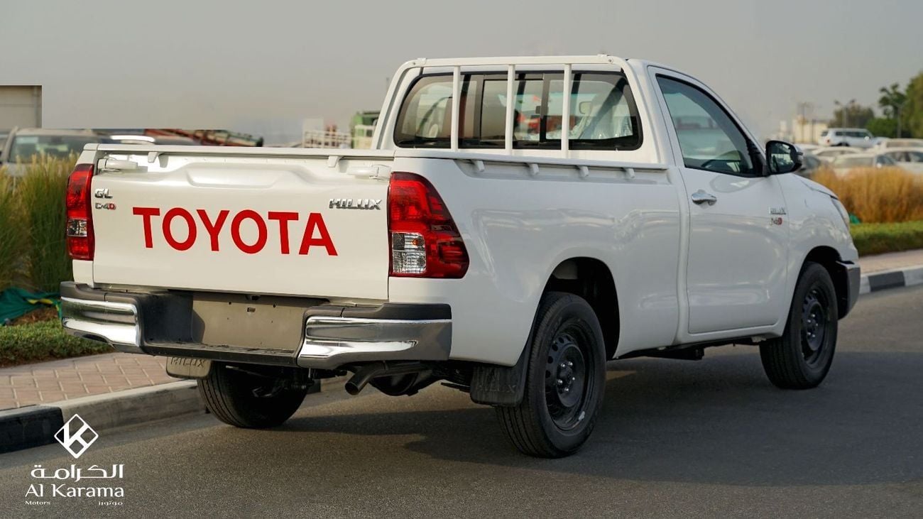 تويوتا هيلوكس GL - 2.4L D-4D | Manual Transmission | Bed Liner | GCC Specs | Zero KM