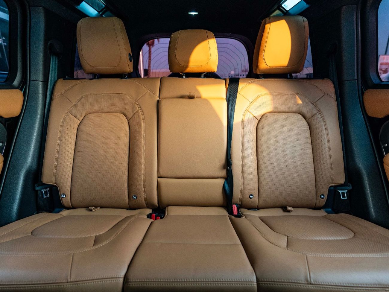 Land Rover Defender P400 110 SE 3.0L (5 Seater)