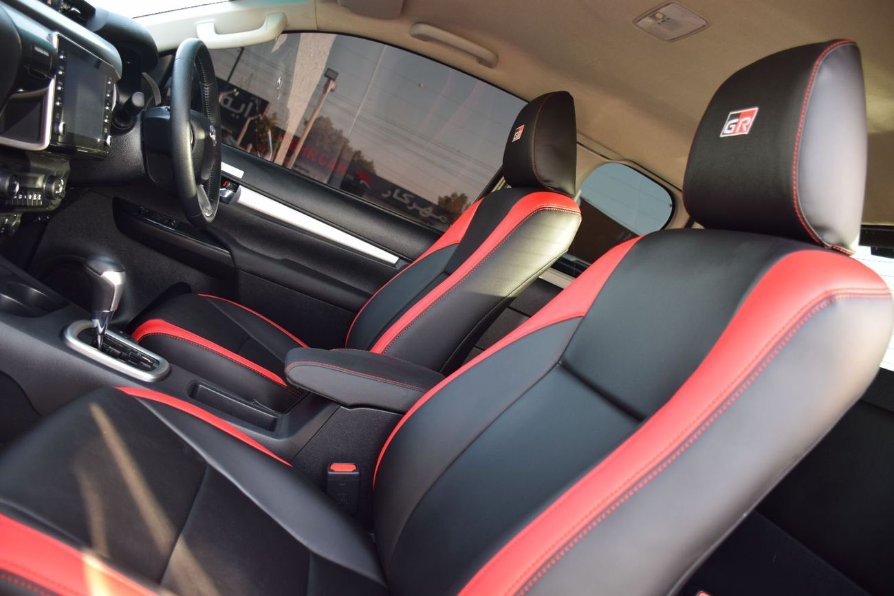 تويوتا هيلوكس 4X4 DIESEL 2.8L KING CAB (Export Only)