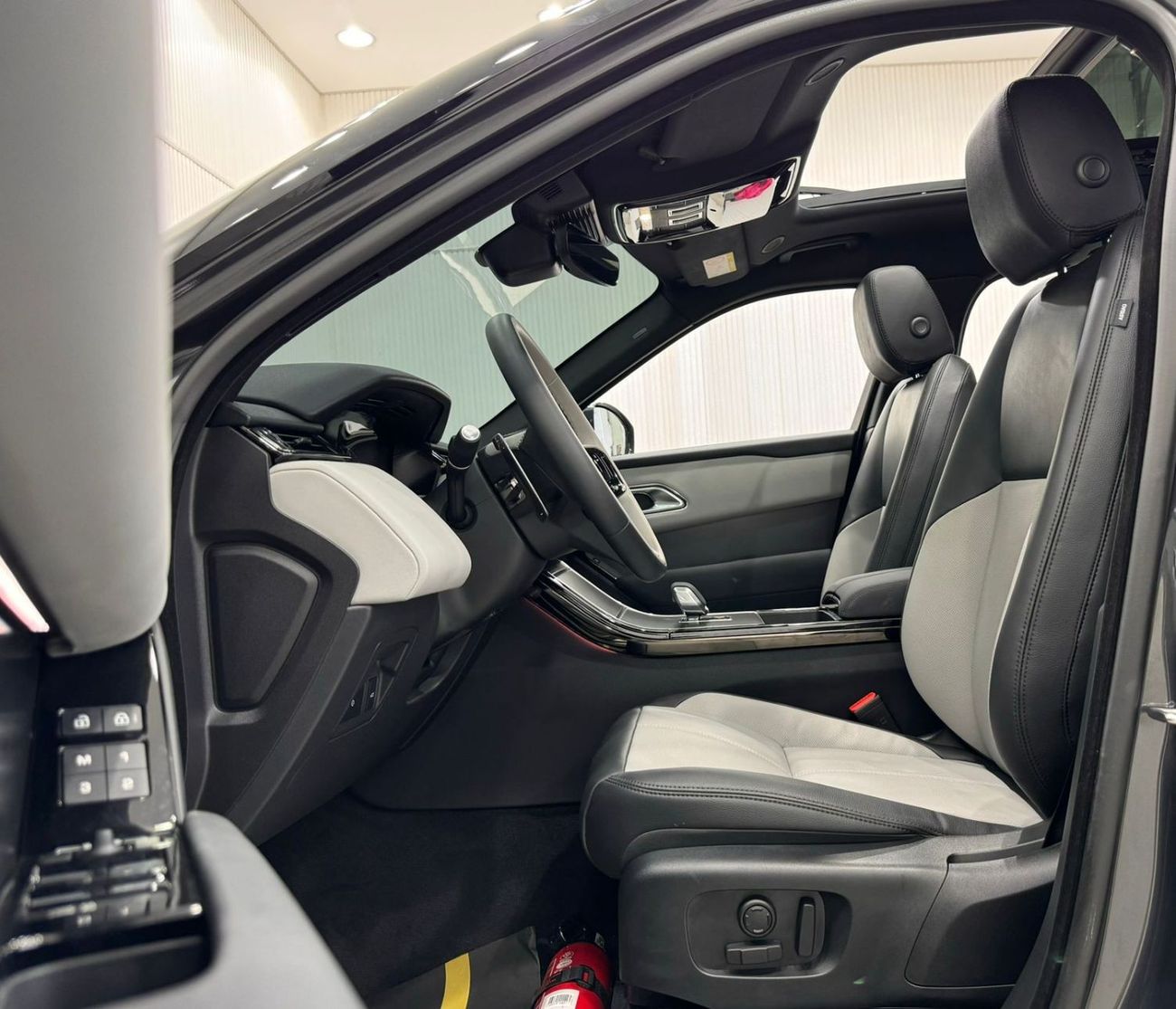 Land Rover Range Rover Velar 2024 Range Rover Velar Dynamic SE  P250, 5 Years Agency Warranty, Full Service History, GCC