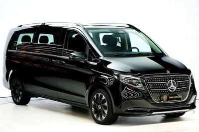 Mercedes-Benz V 300 V300 AVANTGARDE | GCC 0km | Agency Warranty | 360 View | 64 colors Ambeint Lights