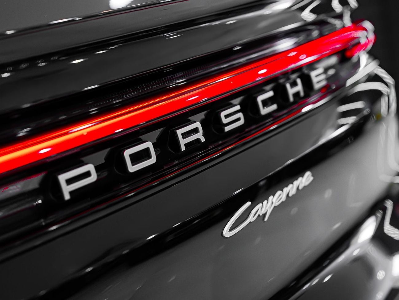 Porsche Cayenne COUPE, Carbon Interior, Panoramic Roof, Sport Chrono, Al Nabooda Warranty!!