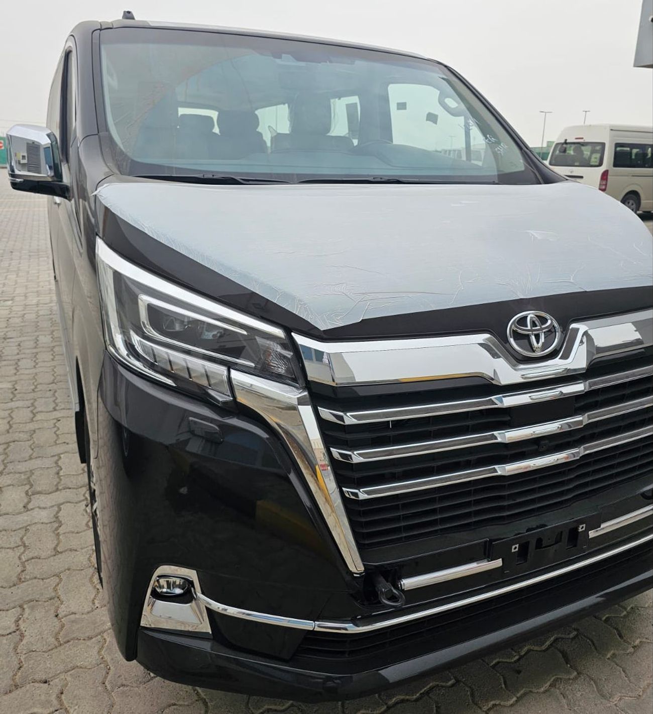 تويوتا جرافينا 2025 Toyota Granvia Premium (Full-Option with Radar) 6-Seater 3.5L V6 Petrol A/T RWD Export Only