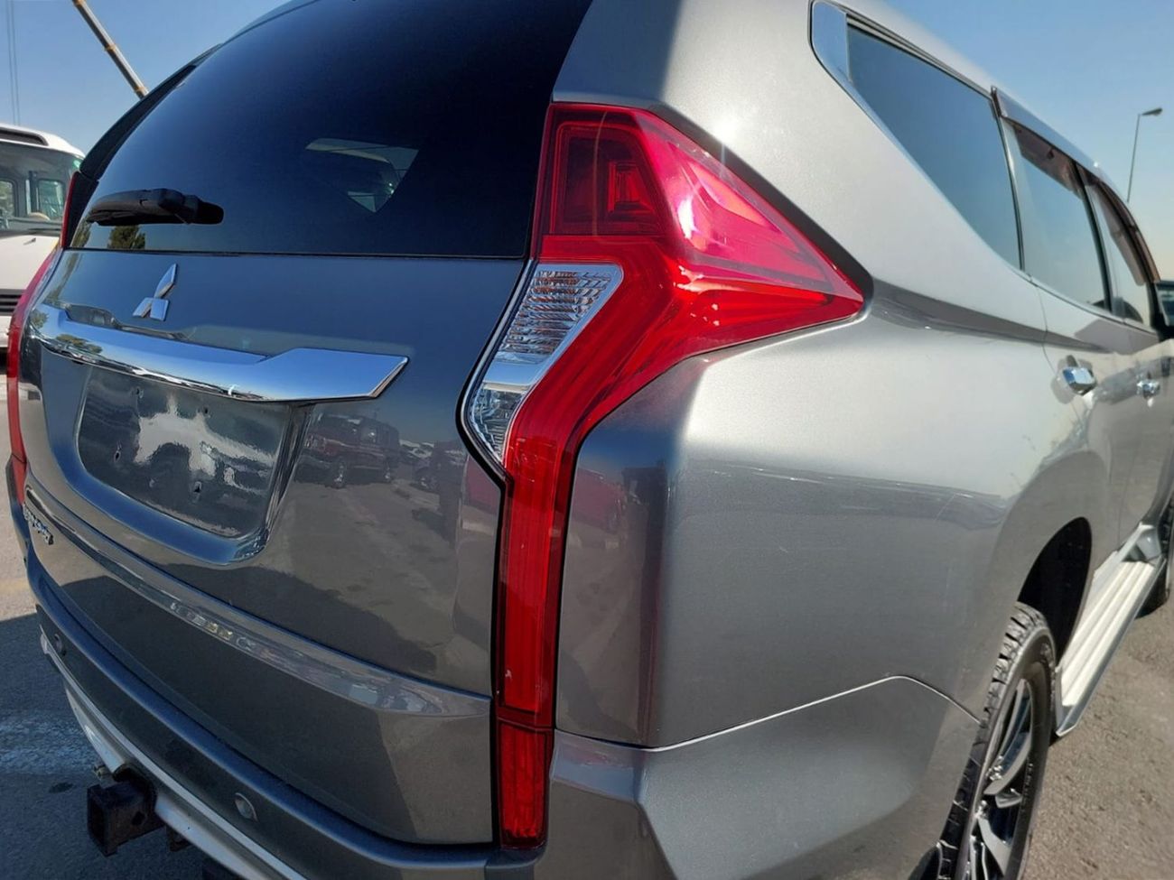 Mitsubishi Pajero MITSUBISHI PAJERO SUV RHD 2016 MODEL 2.4 L DIESEL AUTOMATIC(PM05897)