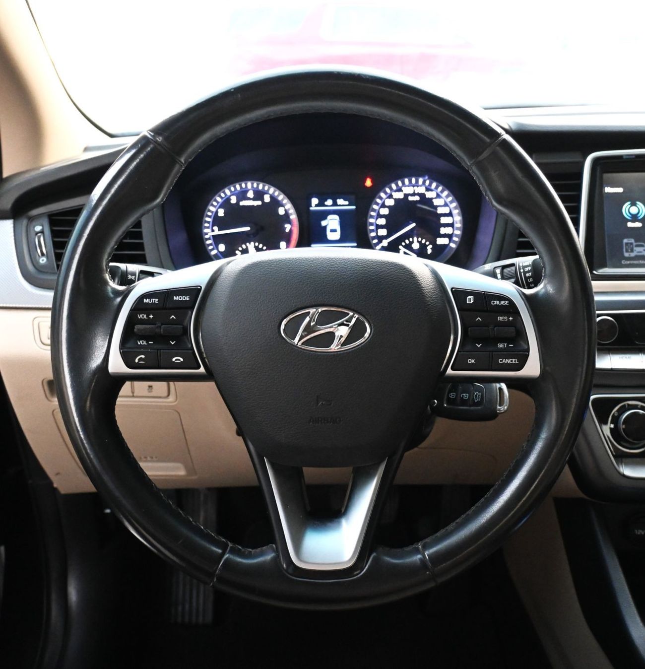 Hyundai Sonata Limited Hyundai Sonata 2019 GCC mid-range in excellent condition, inside and out