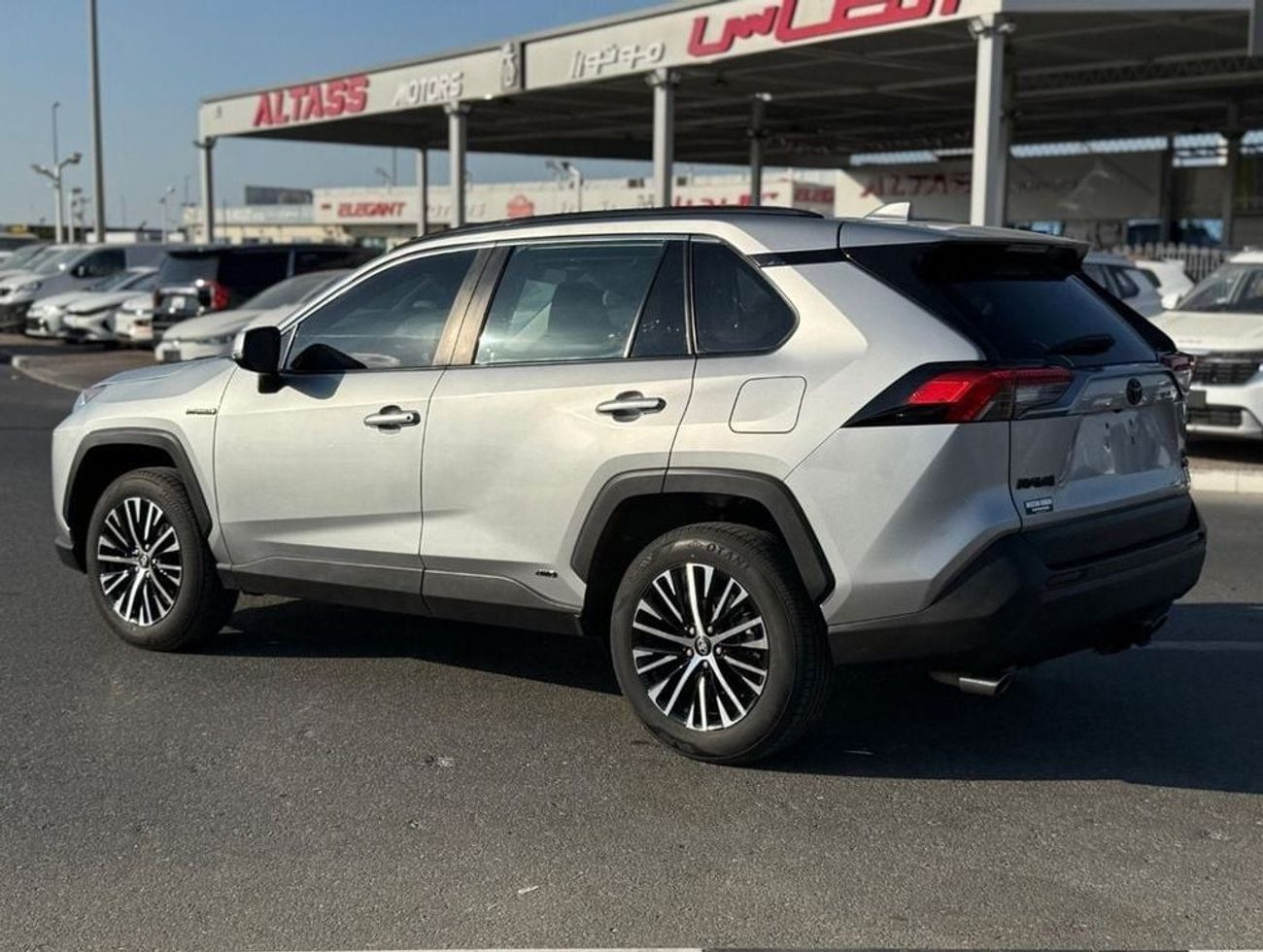 Toyota RAV4 TOYOTA RAV4 HYBRID XLE 2.5L