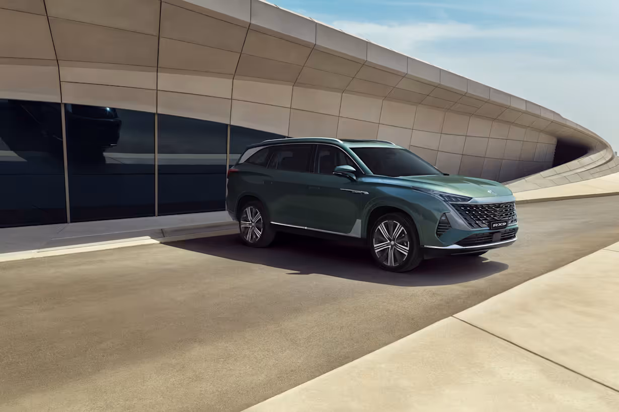 MG RX9 exterior - Front Right Angled