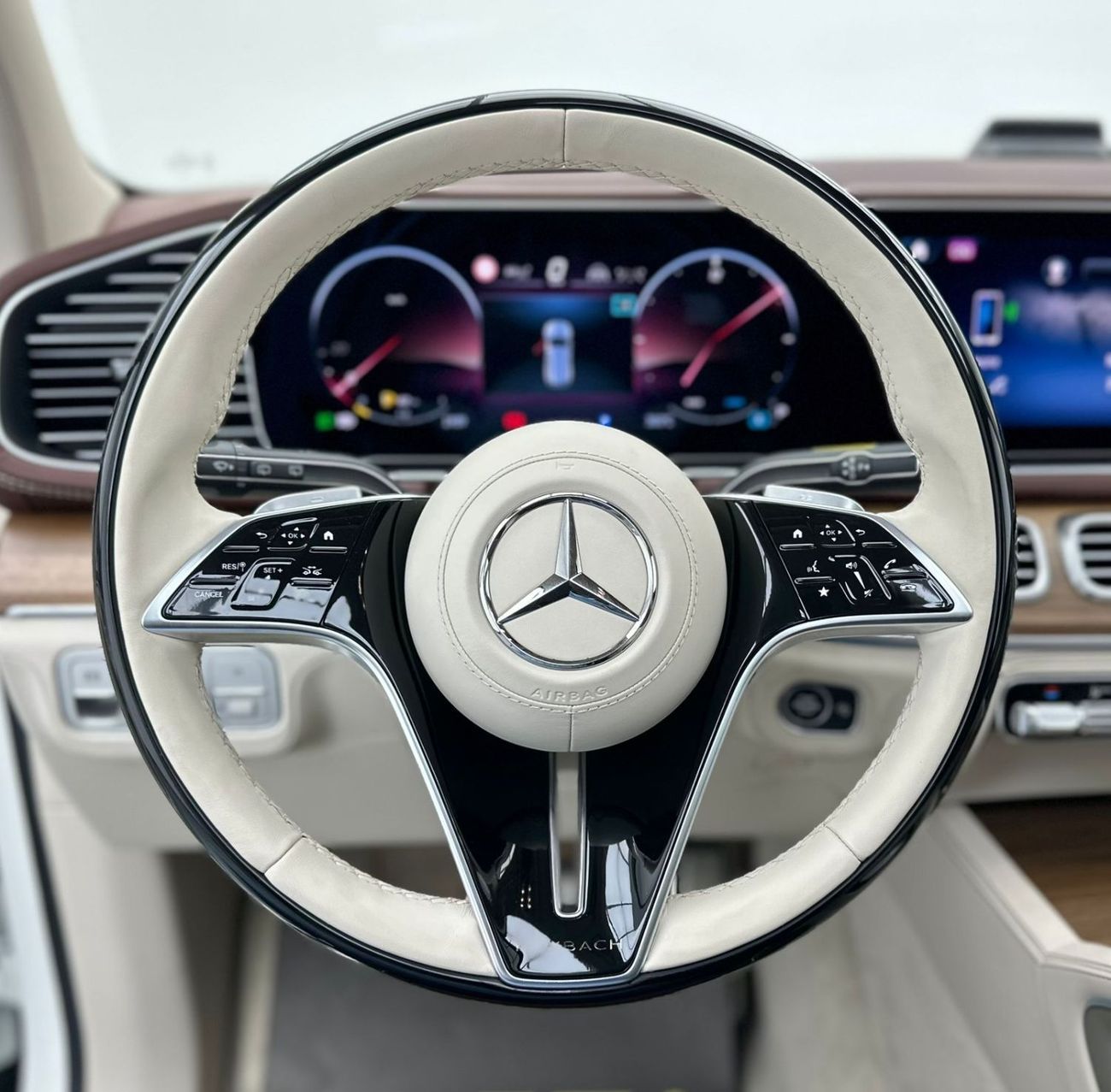 مرسيدس مايباخ gls600 مايباخ 2024 Mercedes-Maybach GLS 600 4MATIC, 1 Year Warranty Unlimited Km, Full Service History