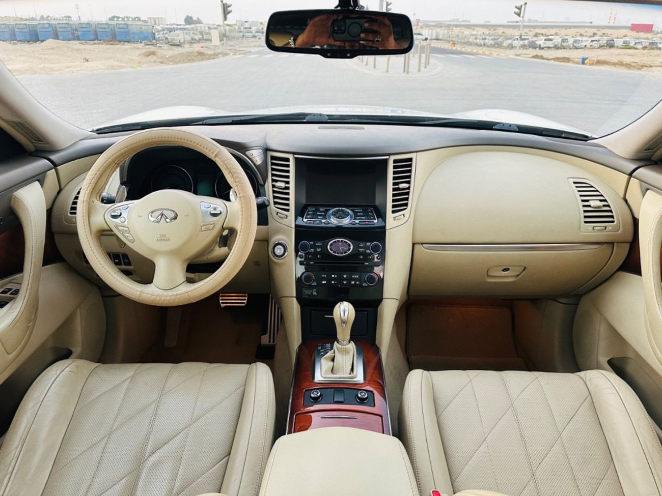 Infiniti QX70 MODEL 2017 GCC CAR PERFECT CONDITION INSIDE AND OUT SIDE FULL OPTION SUN ROOF LEATHER SEATS 5 camera