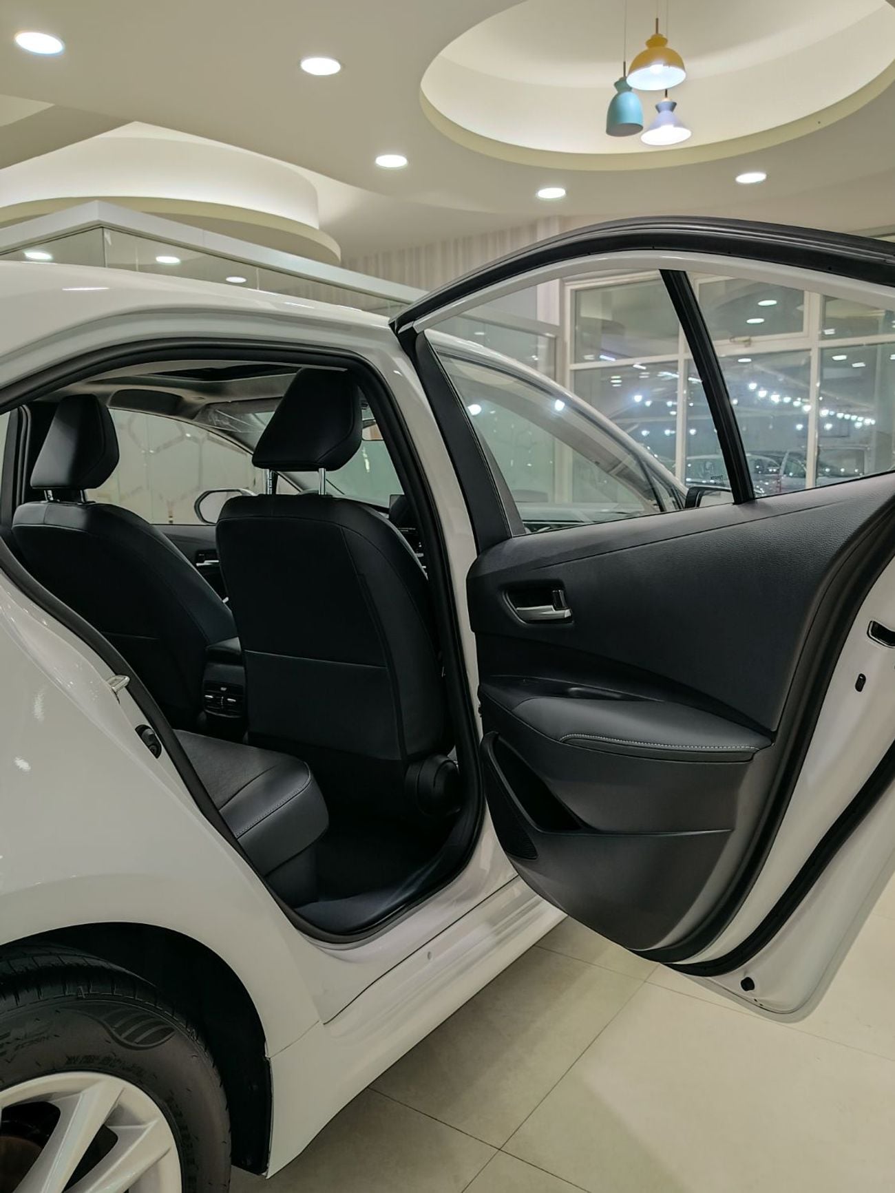 تويوتا كورولا GLI Moonroof Hybrid 1.8L