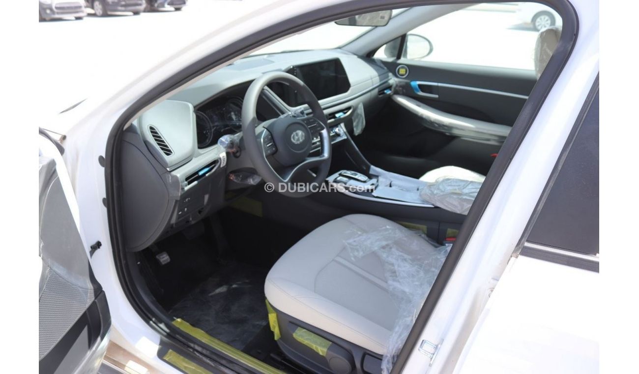 Hyundai Sonata 2.5L PETROL, MONITOR, SEDAN , FWD, 4 DOORS, COLOR WHITE, MULTIMEDIA STEEING, MODEL 2022. FOR EXPORT