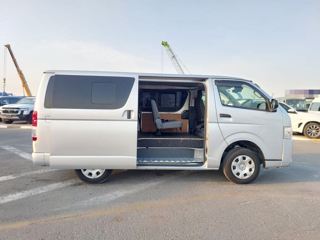 تويوتا هاياس DLS - STD ROOF TOYOTA HIACE VAN RHD 2019 MODEL 2.8 L DIESEL AUTOMATIC(PM22503)