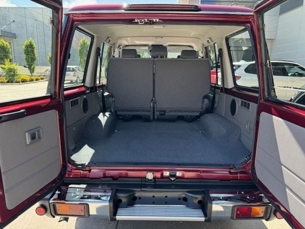 تويوتا لاند كروزر 70 AUTO DIESEL 2.8