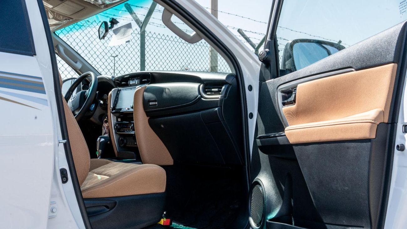 تويوتا فورتونر 2025 Toyota Fortuner 4.0L AT Petrol (White-Tan) (Qatar Spec)