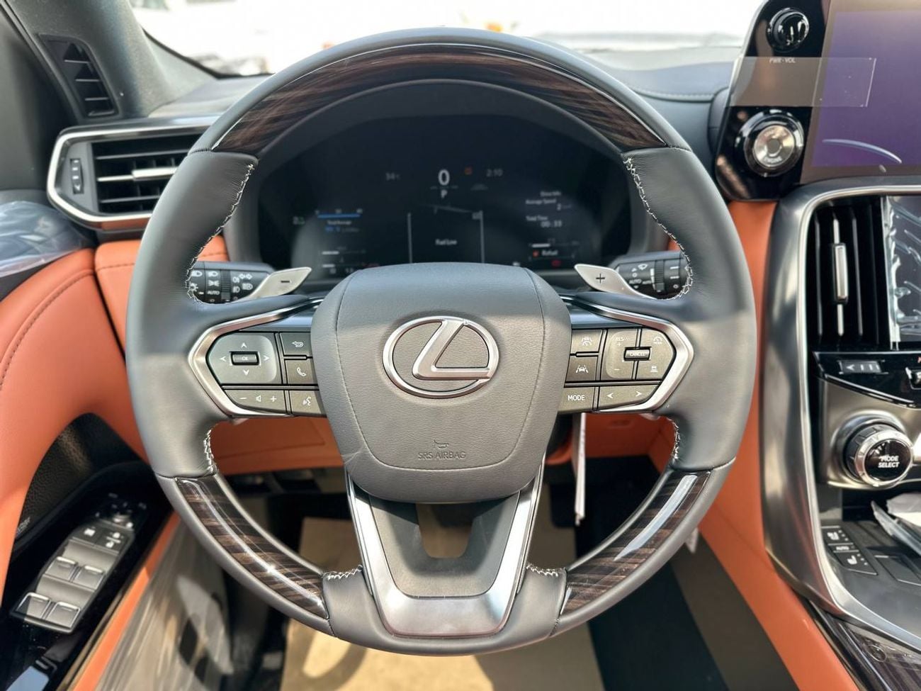 لكزس LX 600 LX600 VIP 3.5 لتر PTR أوتوماتيك // 2026 // كاملة المواصفات: مقاعد VIP، رادار وشاشة عرض رأسية، كاميرا