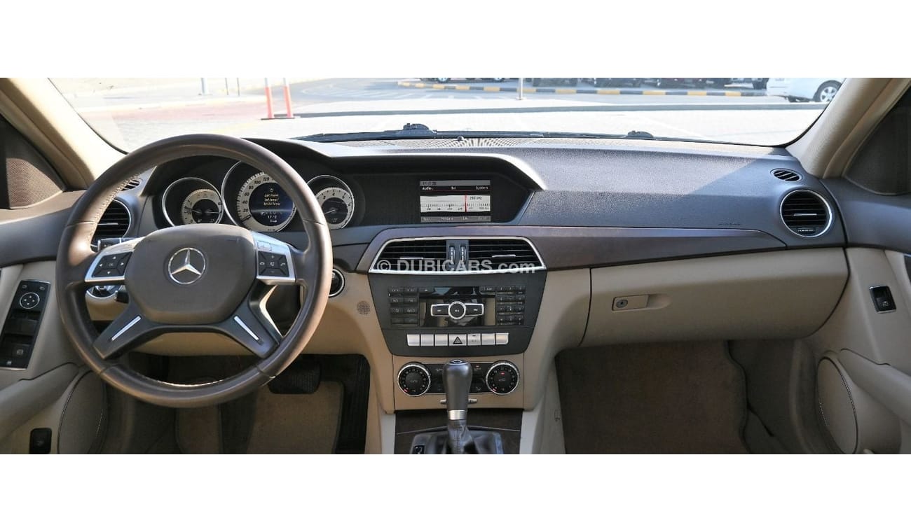 مرسيدس بنز C 180 مرسيدس c180 خليجي بحالة ممتازة بدون حوادث